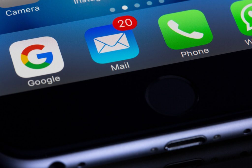 LES RÉSEAUX SOCIAUX : COMMENT ACCROÎTRE LA VISIBILITÉ EN LIGNE ? Email et réseaux sociaux