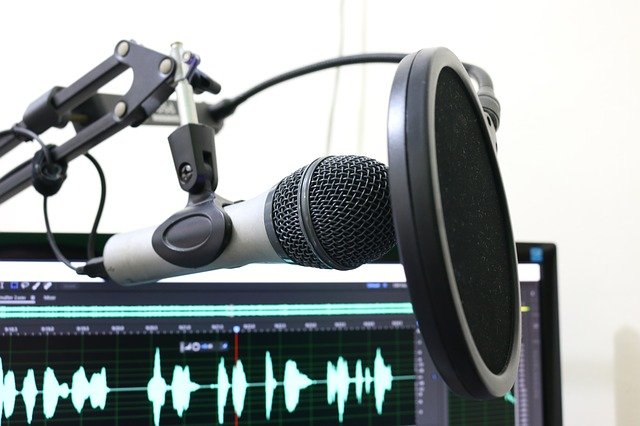 Pendant le confinement, et si vous écoutiez des podcasts? Podcast confinement