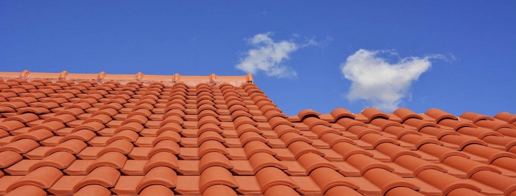 Quel choix faire entre tuiles et ardoises ? travaux toiture