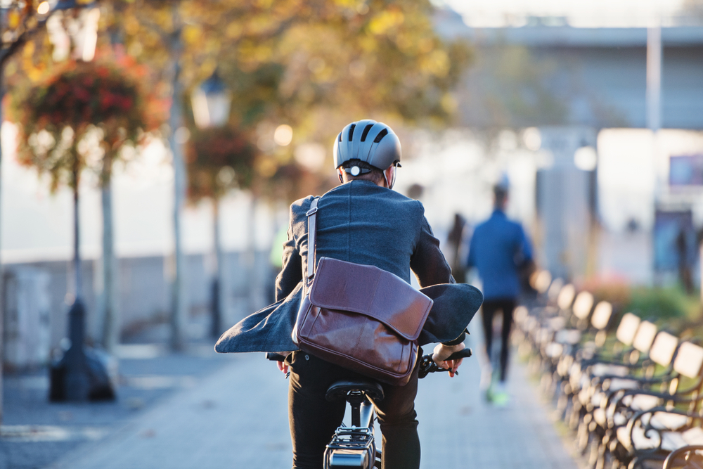 9 raisons de préférer le vélo à la voiture Avantage Vélo en circulation
