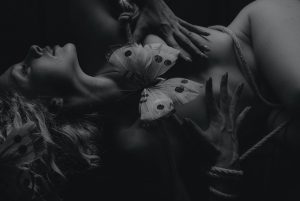 femme shooting nu