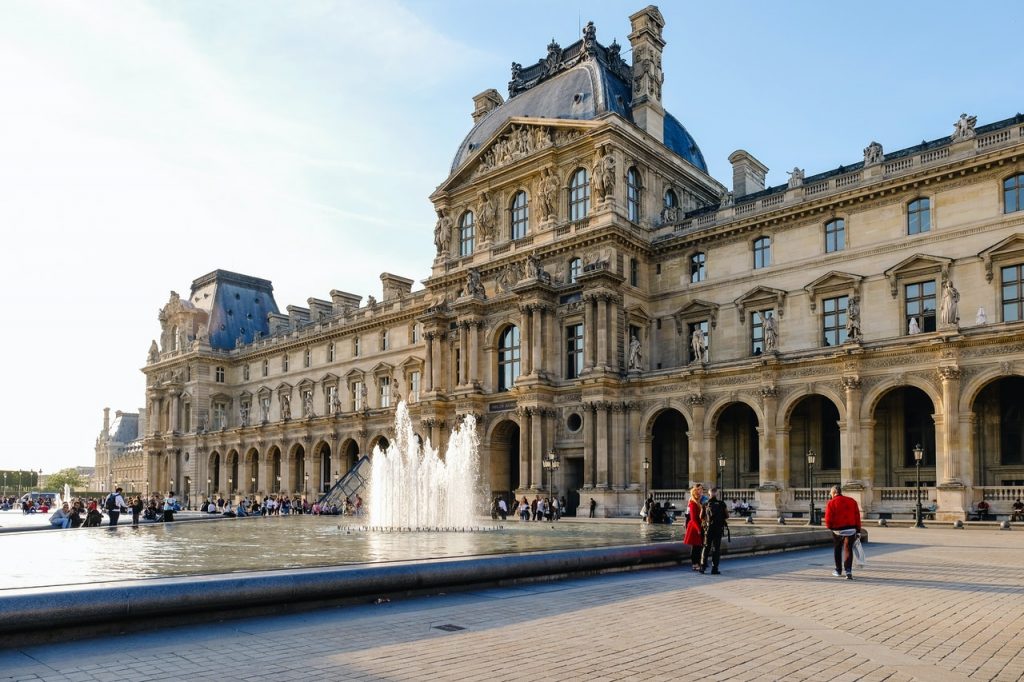 Se cultiver en visitant les sites culturels de Paris