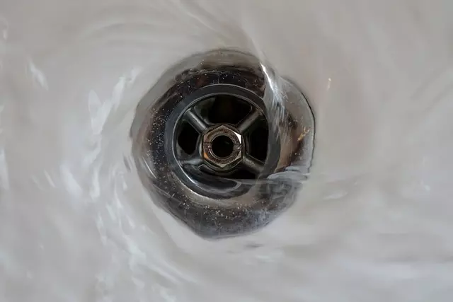 Comment dévisser un flexible de douche entartré ? Dévisser un flexible de douche entartré